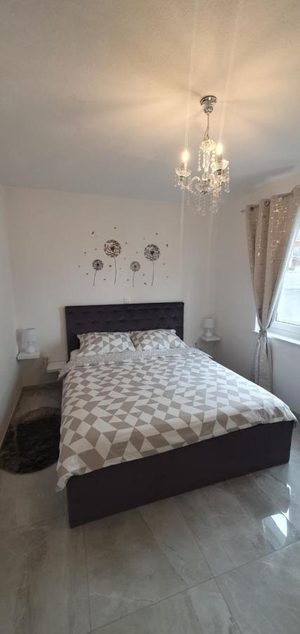 סנג' Apartmani Naomi&Leo מראה חיצוני תמונה